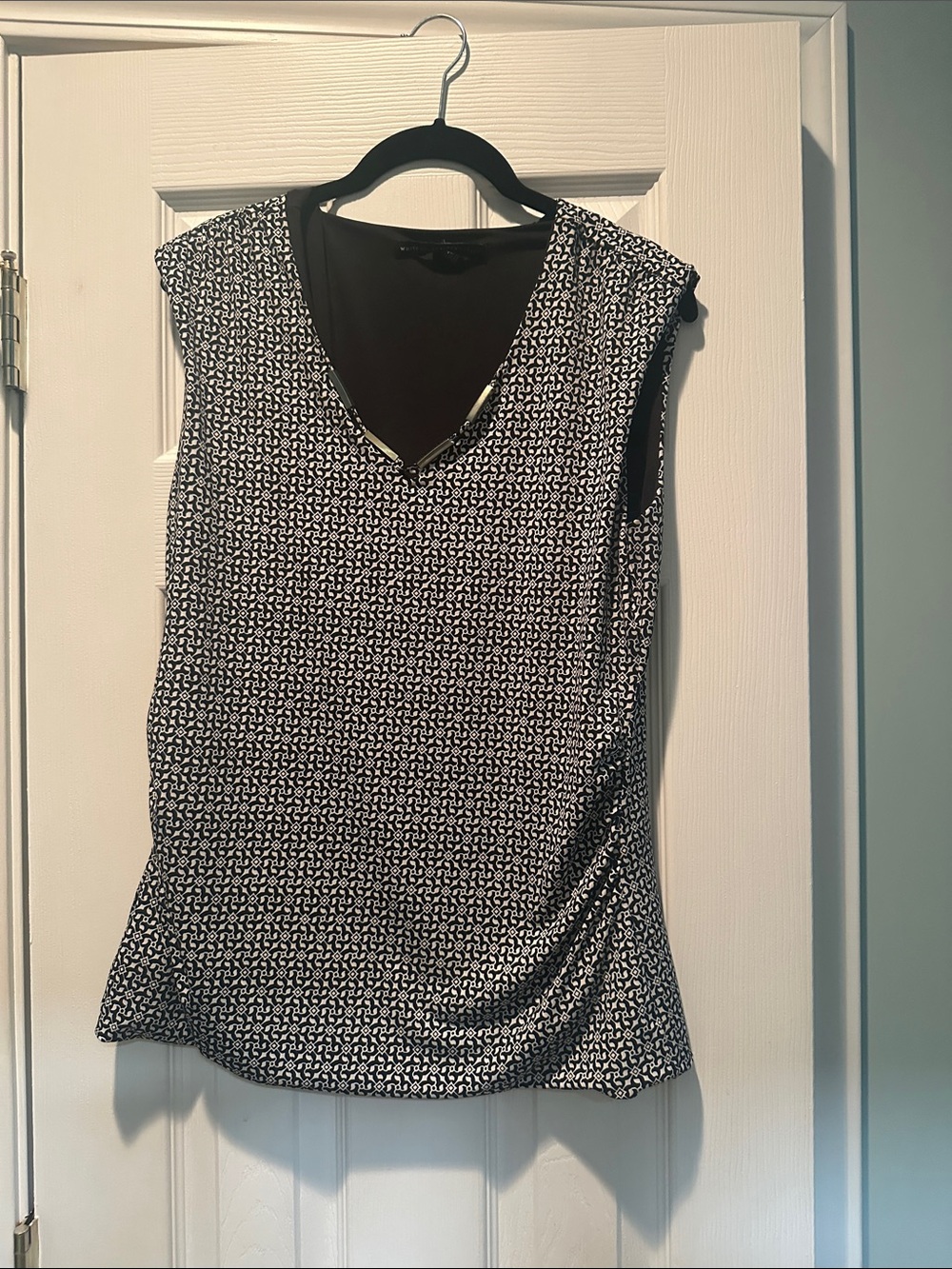 White House Black Market Black & White Printed V-Neck Cap-Sleeve Top